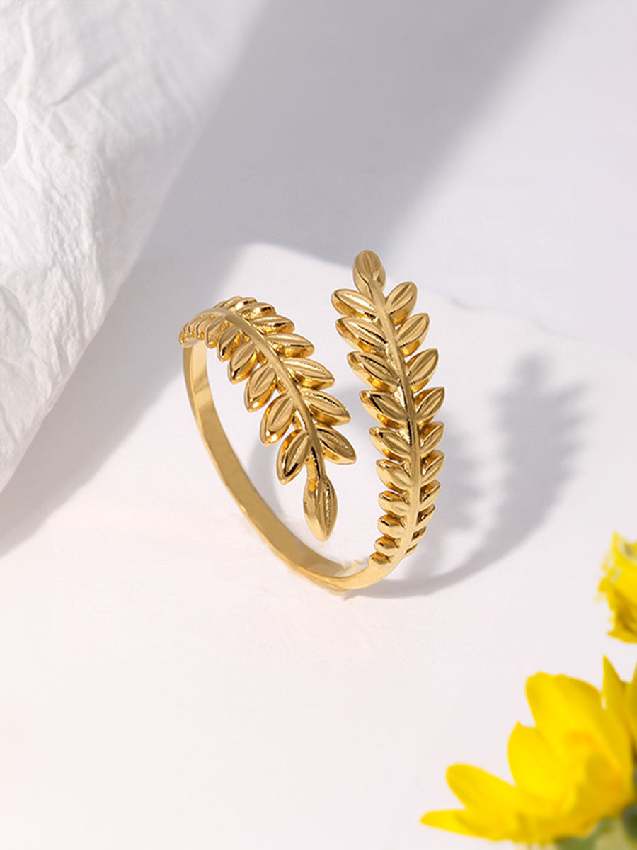Liveaf ring displayed on a neutral background