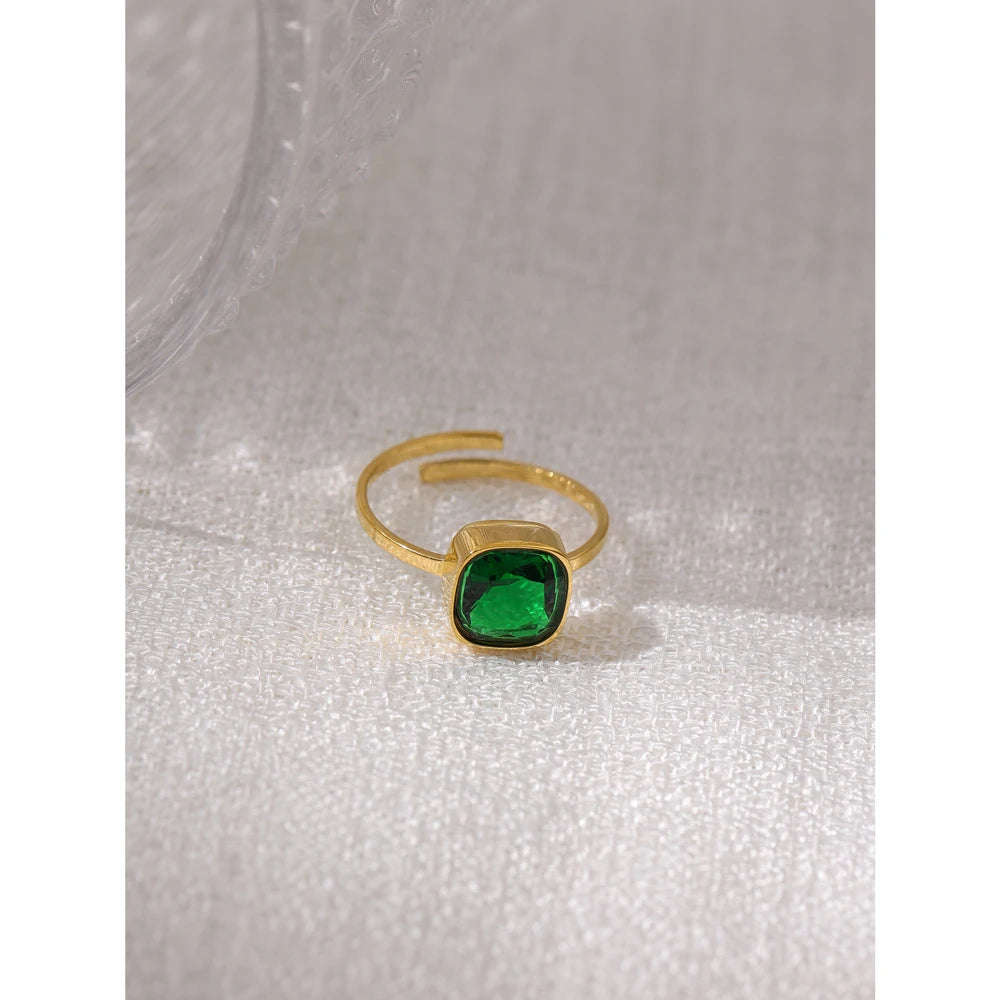 Vera ring side view showing sleek adjustable band
