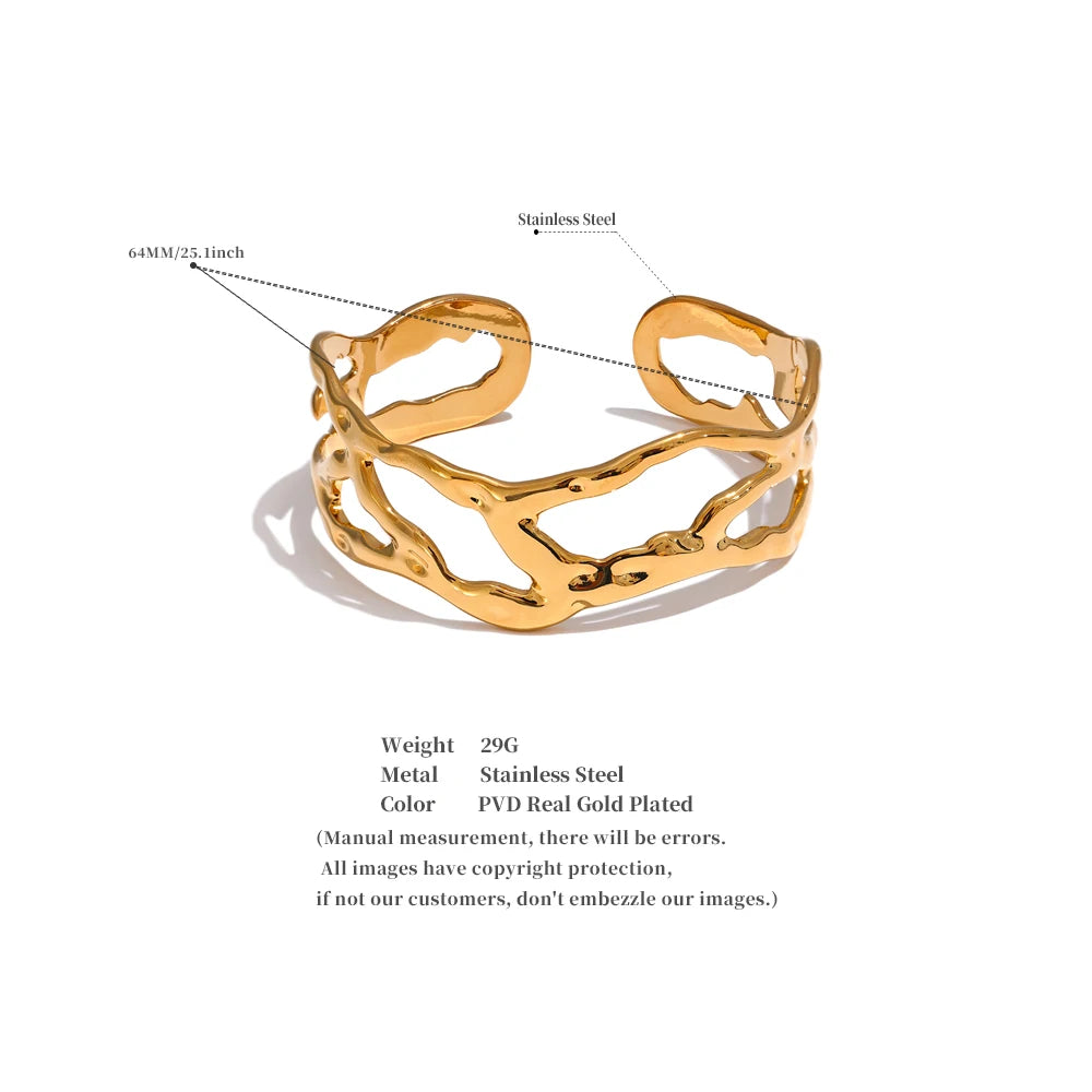 Avin bracelet styled as a modern everyday jewelry piece