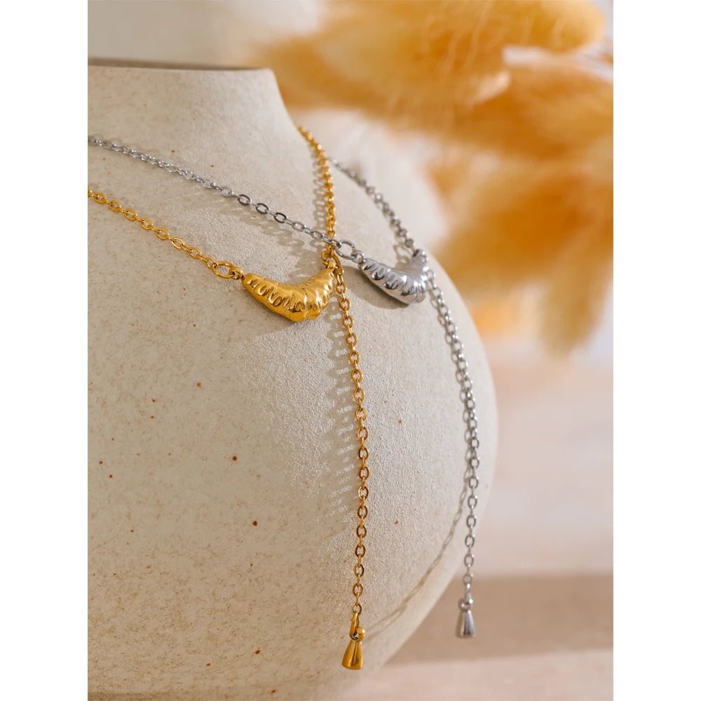 Croisette necklace side view showing delicate chain