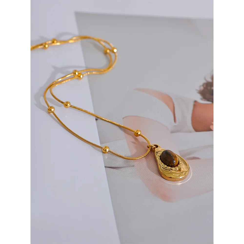 Tigris necklace side view showing delicate chain