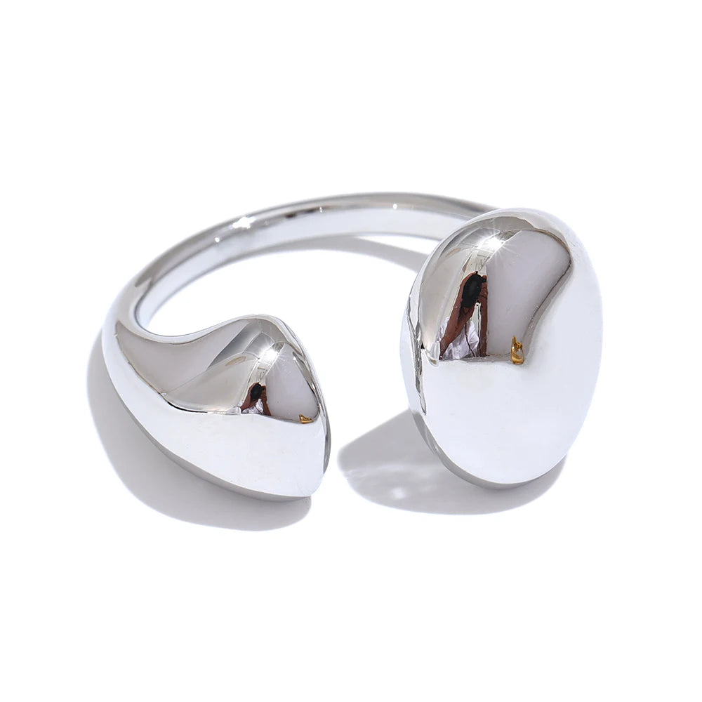 Niloofar ring detail view showing polished finish