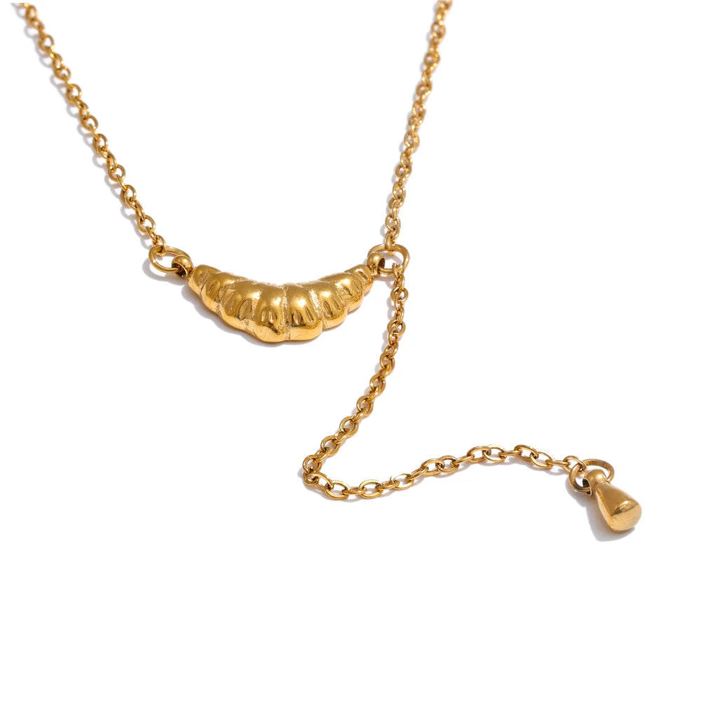 Gold stainless steel adjustable necklace with heart-shaped pendant