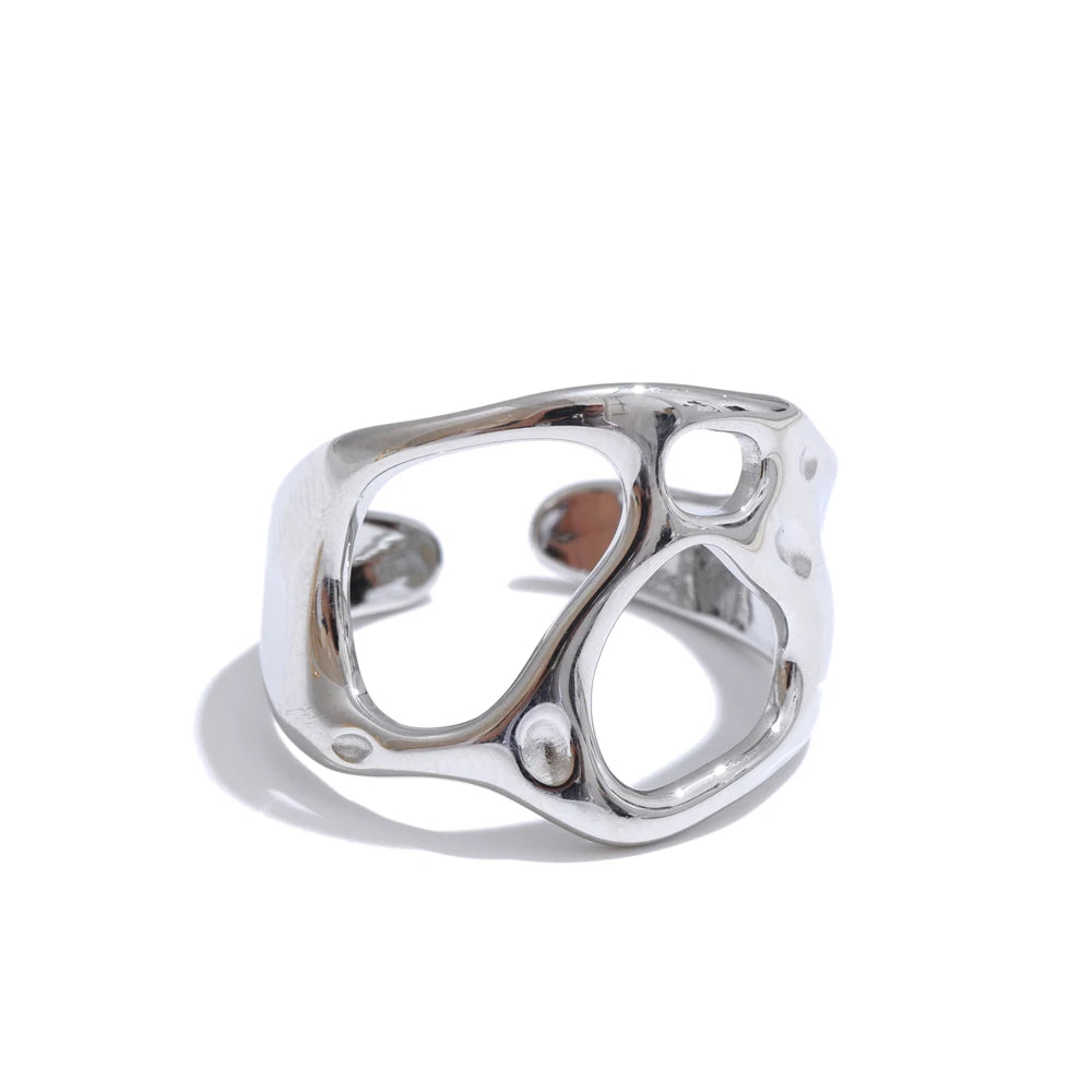 Veylora ring displayed on a neutral background