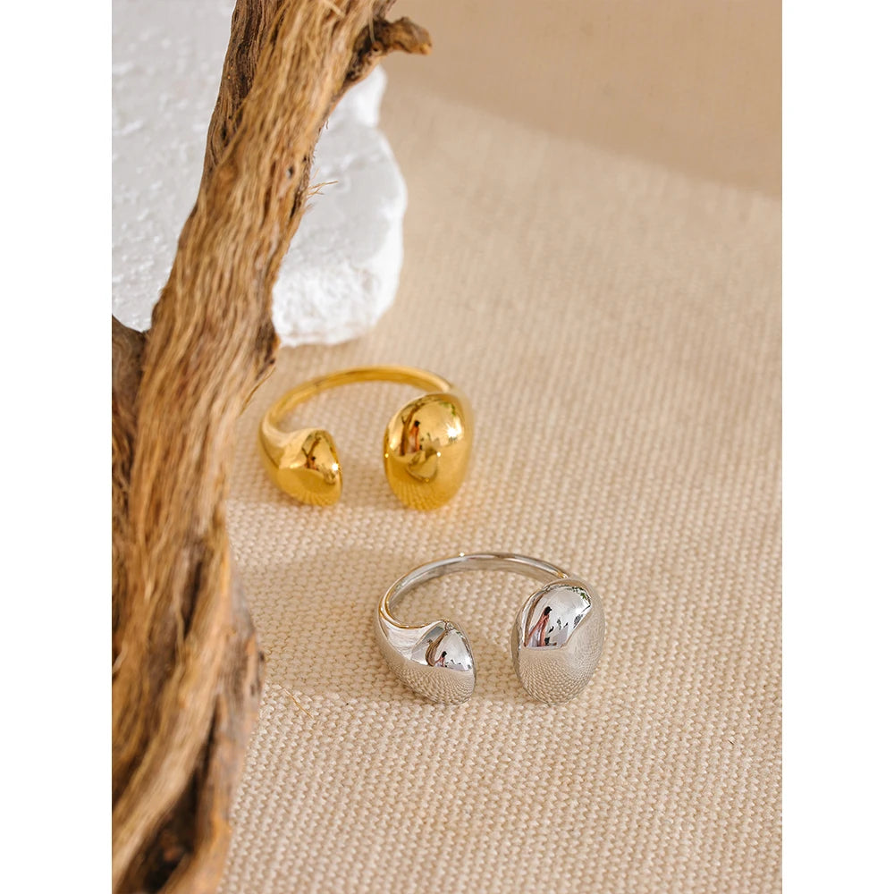 Niloofar ring side view showing clean silhouette
