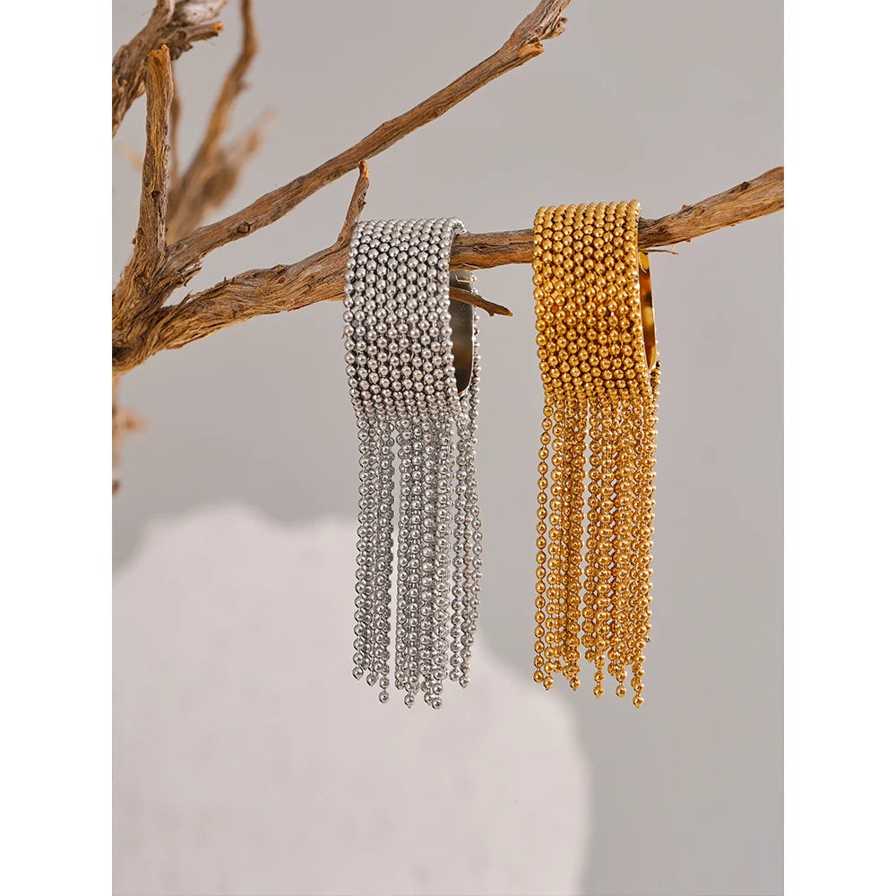 Yasna ring styled as expressive everyday jewelry