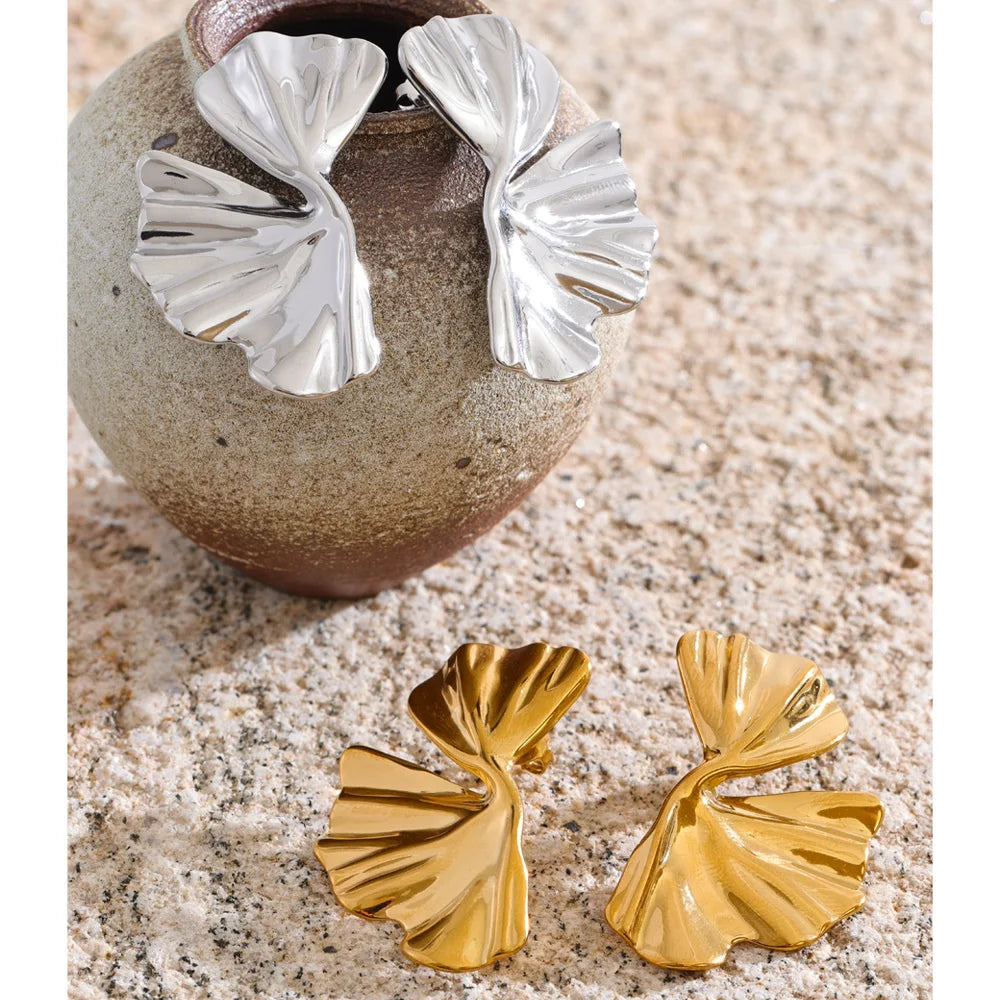 Florisse earrings styled as refined everyday jewelry