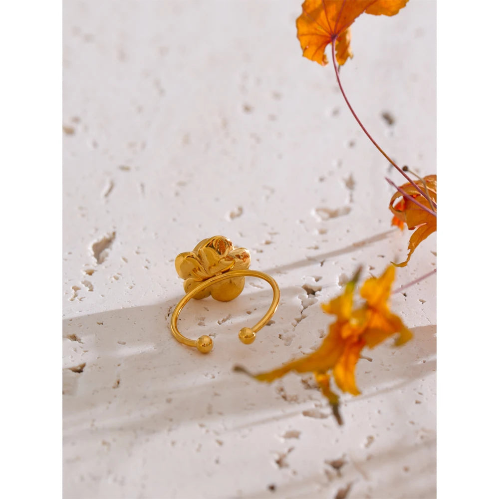 Rosa ring styled as romantic everyday jewelry
