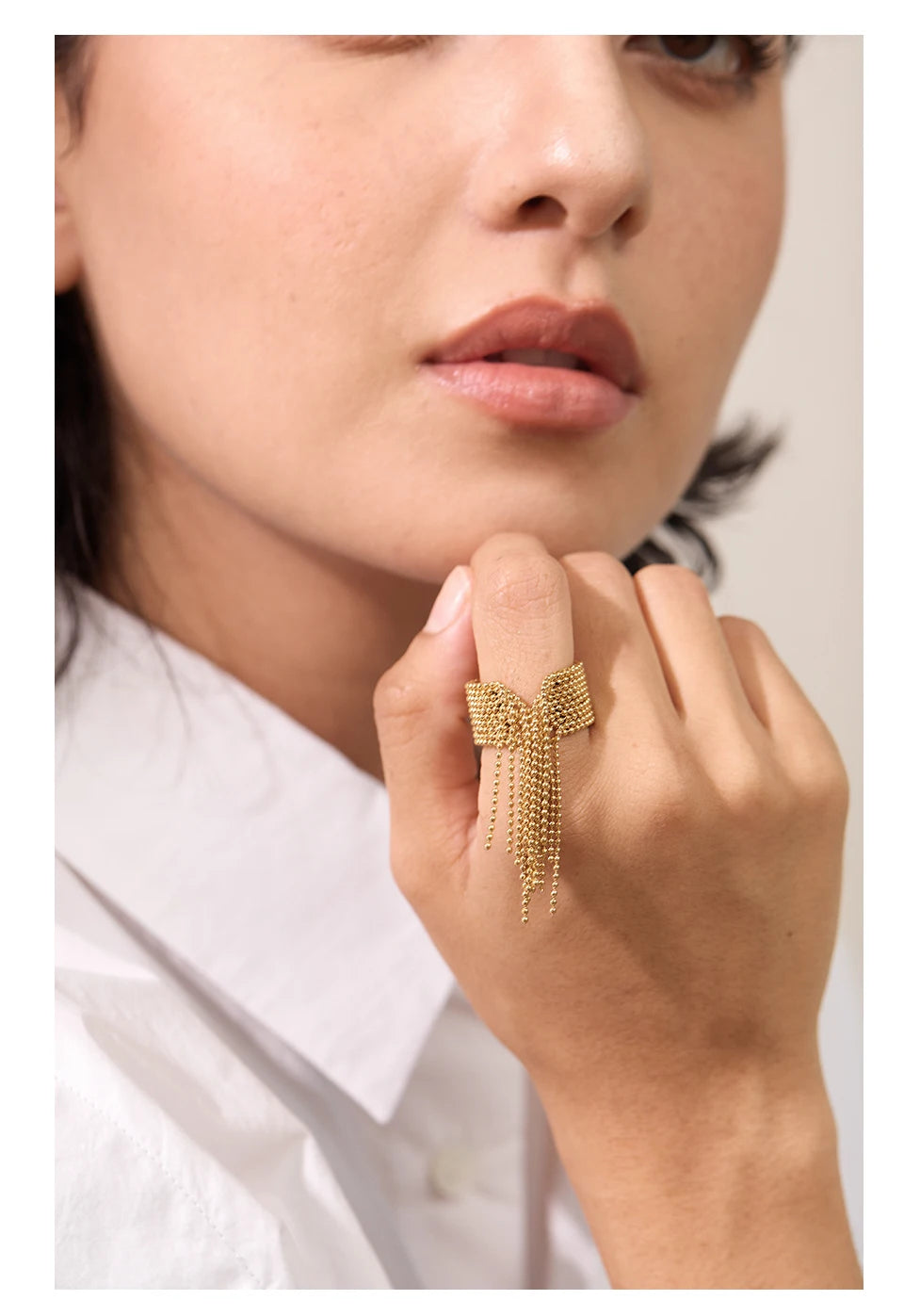 Yasna ring alternative angle showing adjustable band