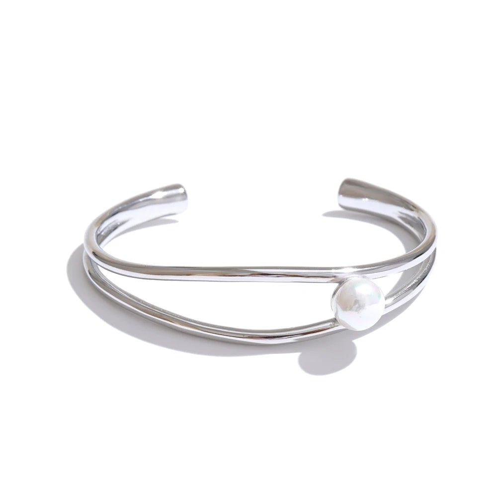 Ilda bracelet alternative angle showing open cuff design