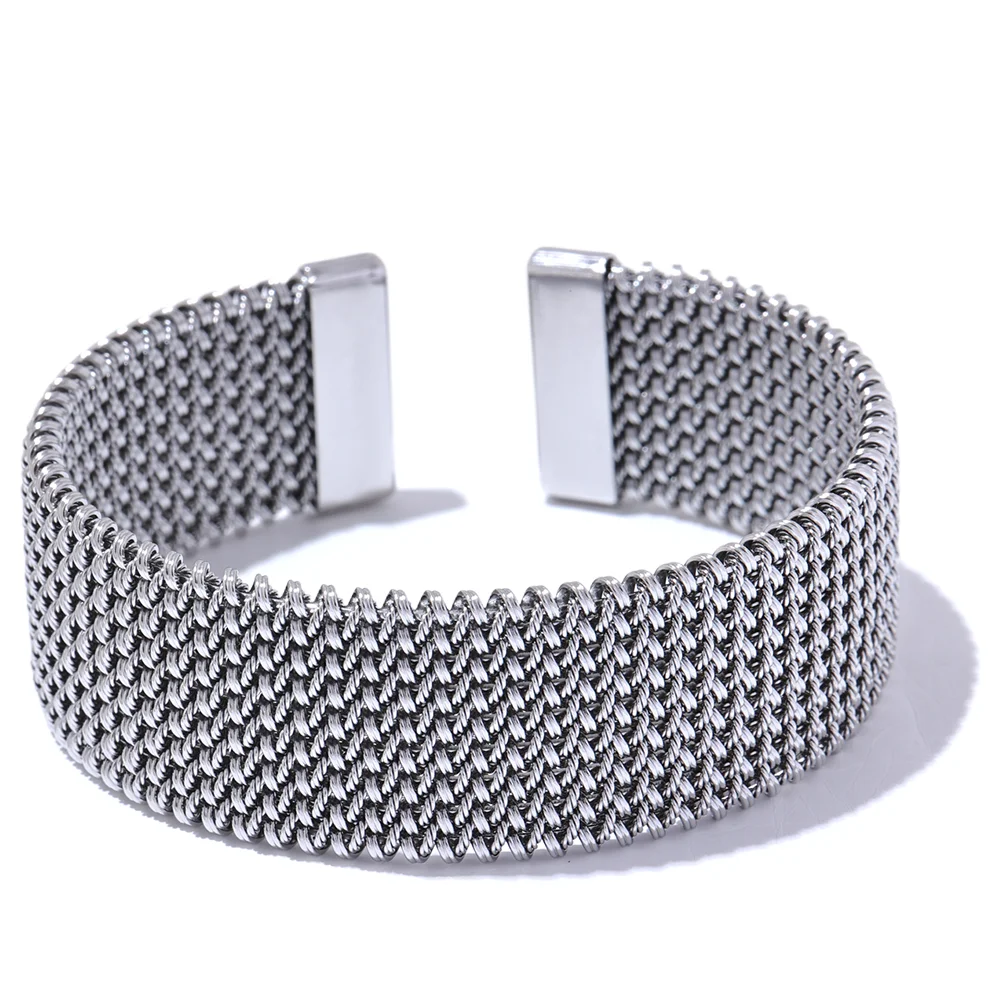 Hana bracelet alternative angle showing open-band design