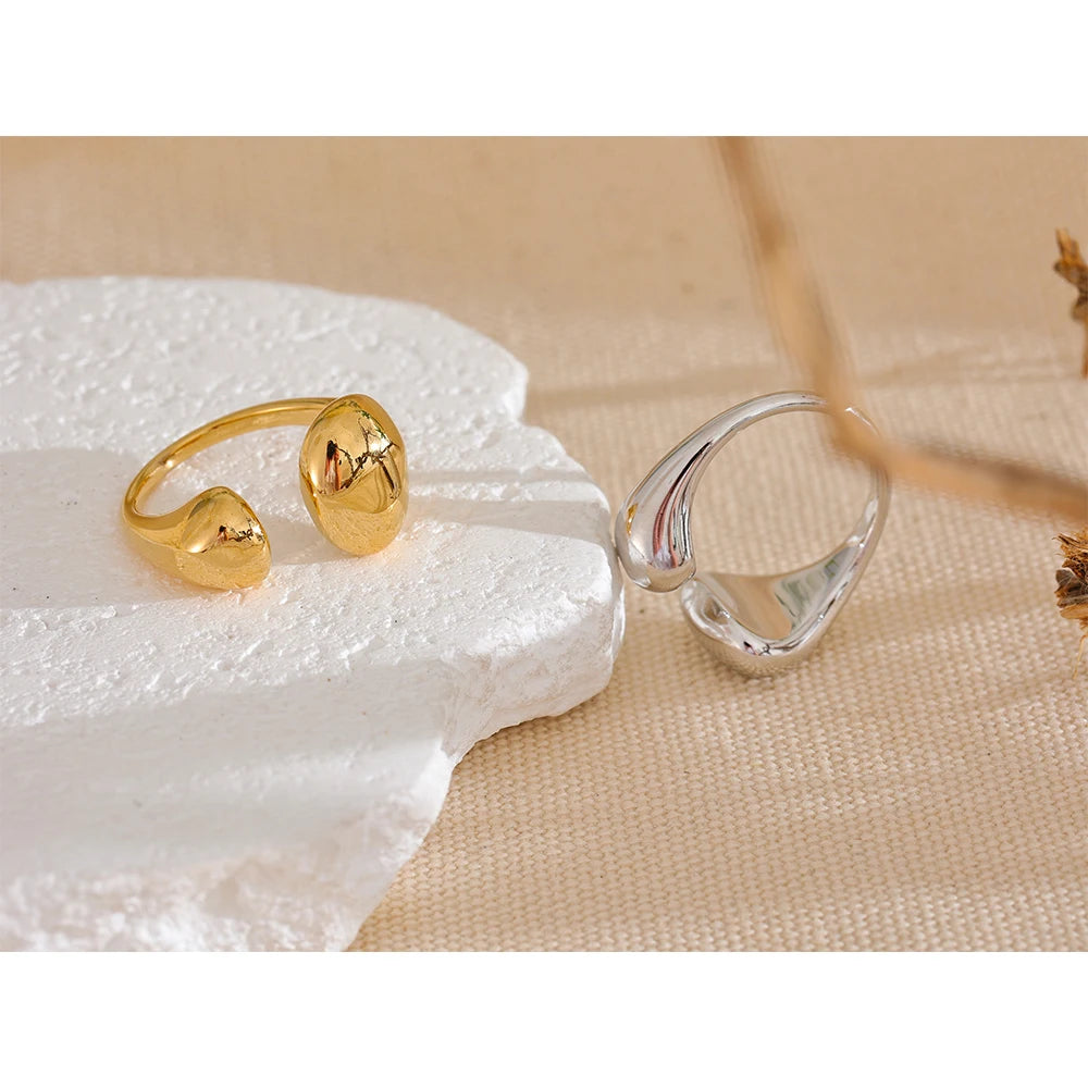 Niloofar ring styled as effortless everyday jewelry