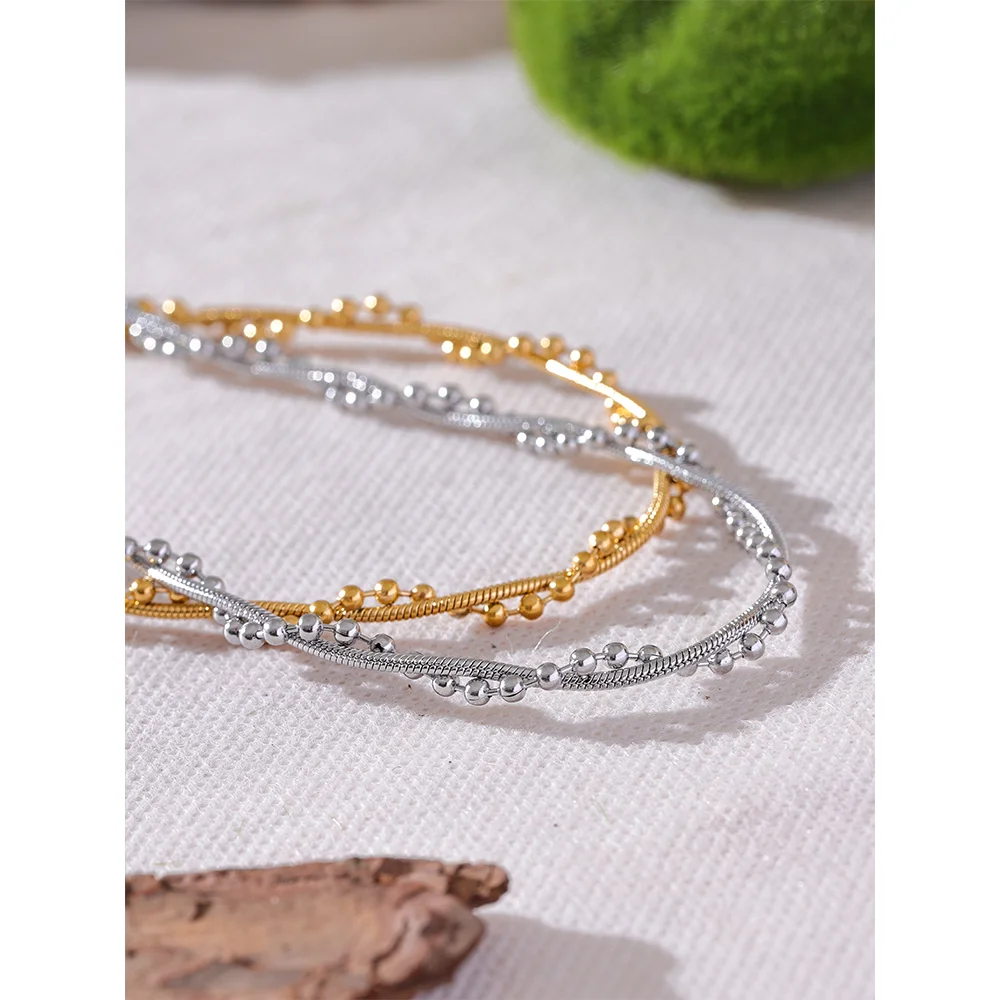Elowen necklace side view showing delicate chain