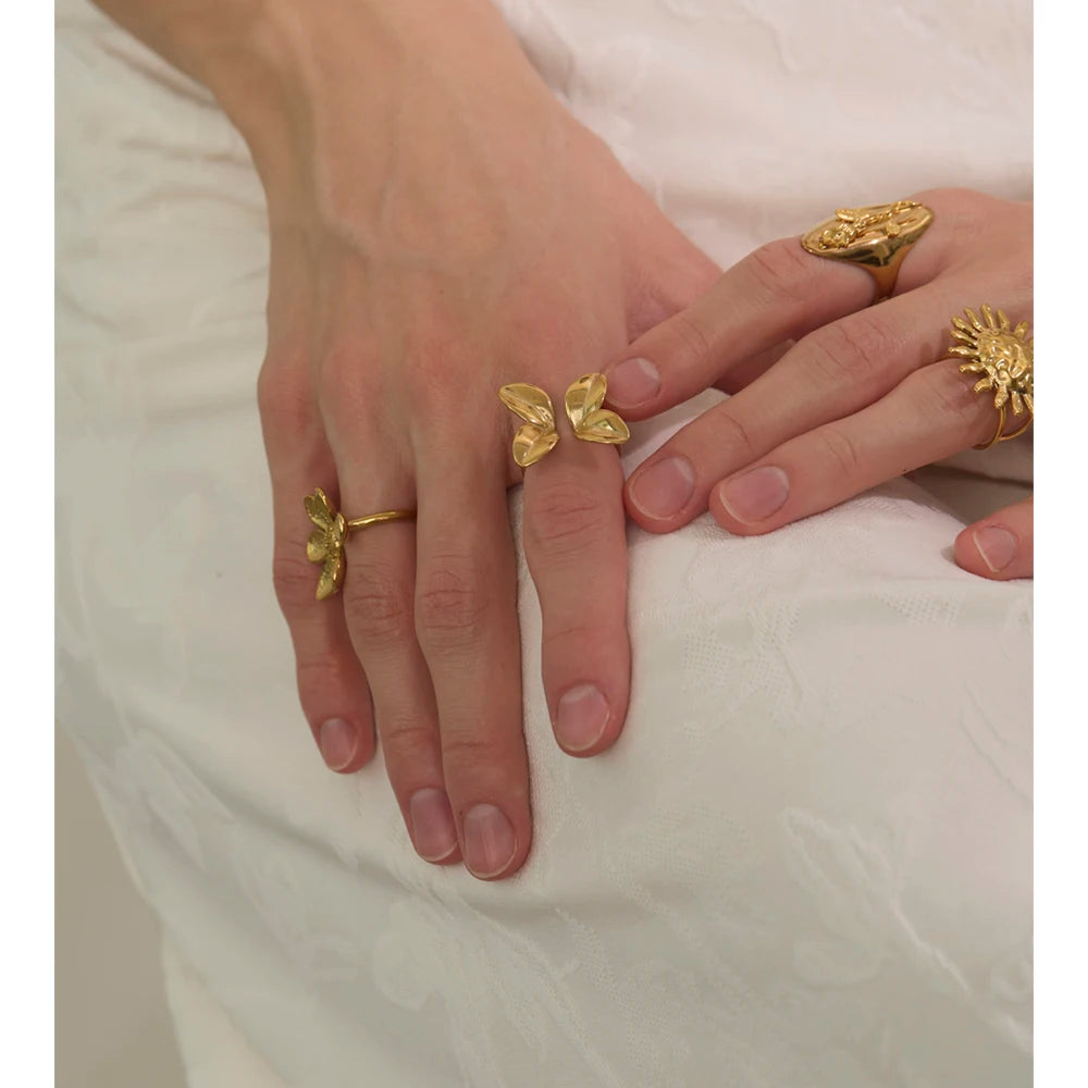 Golnar ring side view showing smooth adjustable band