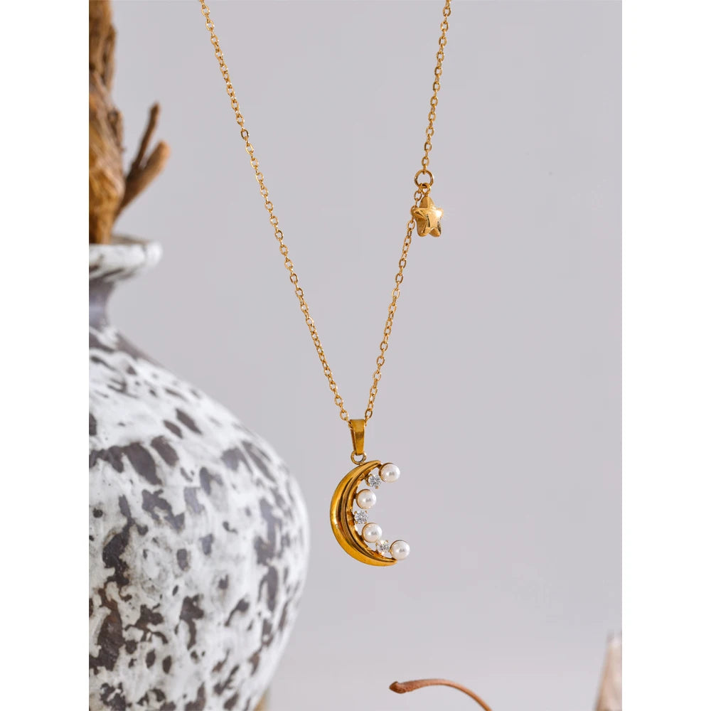 Lunara necklace side view showing delicate chain