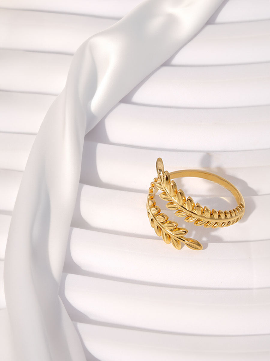 Liveaf ring close-up showing textured oval detail