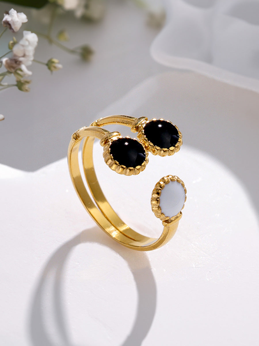 Elen ring side view showing smooth silhouette
