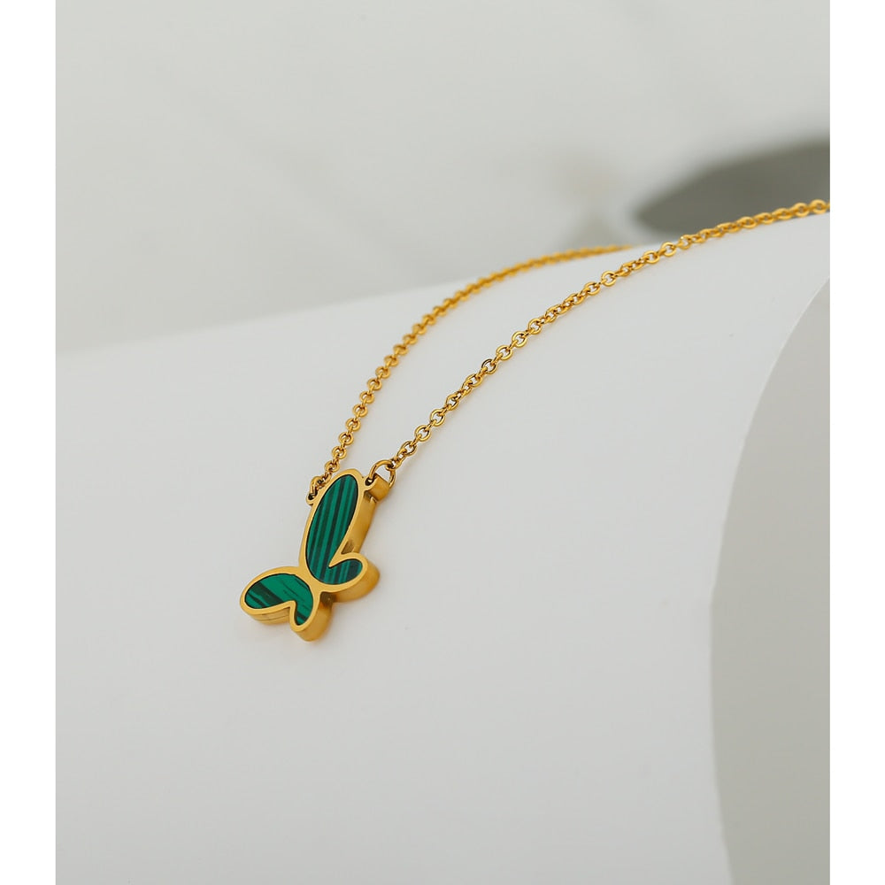 Sivel necklace side view showing delicate chain