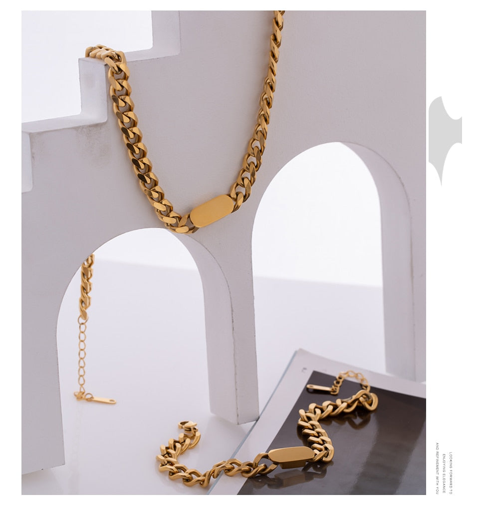 Torshab necklace alternative angle showing adjustable chain