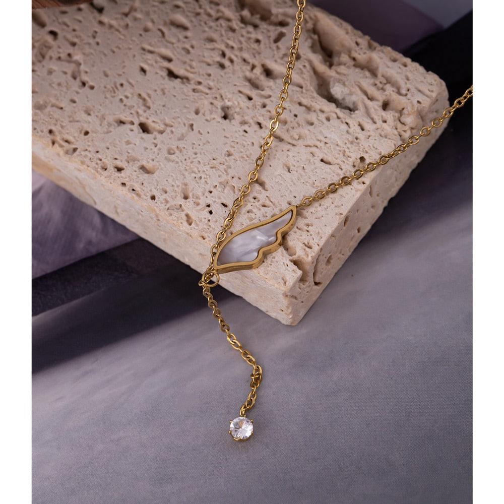 Barzan necklace side view showing delicate chain