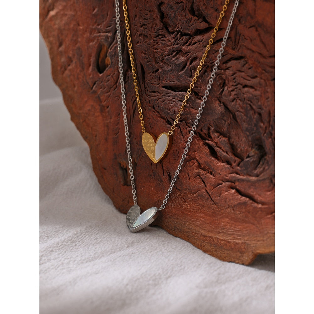 Sizon necklace side view showing delicate chain