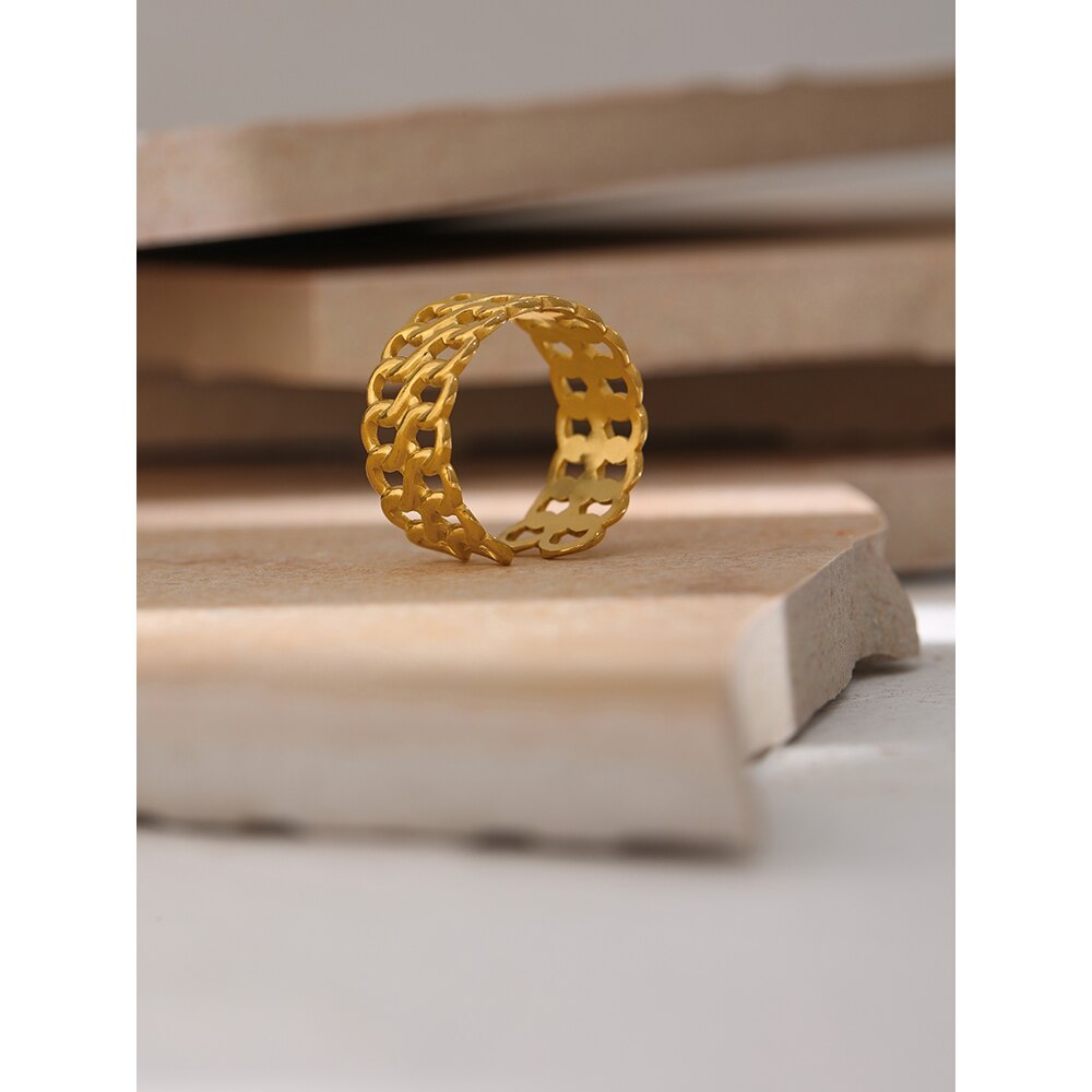 OBID ring side view showing smooth adjustable band