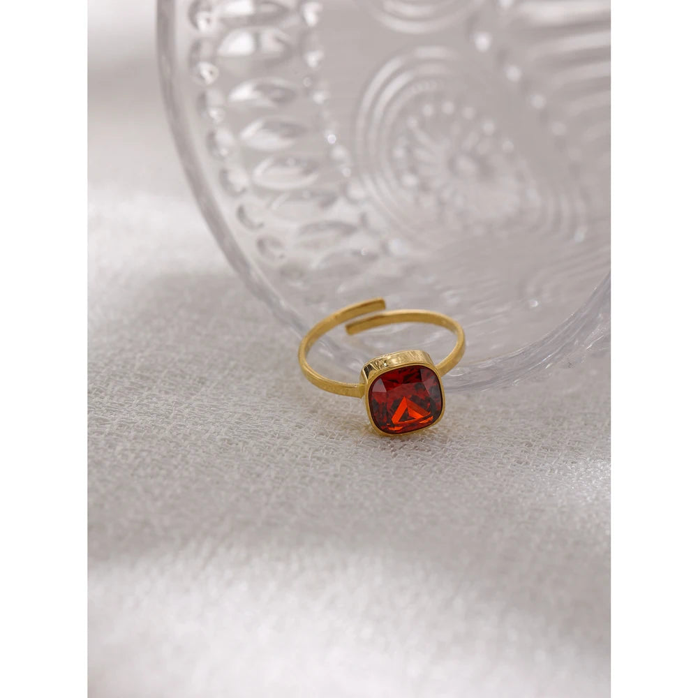 Vera ring styled with vibrant green or red accent