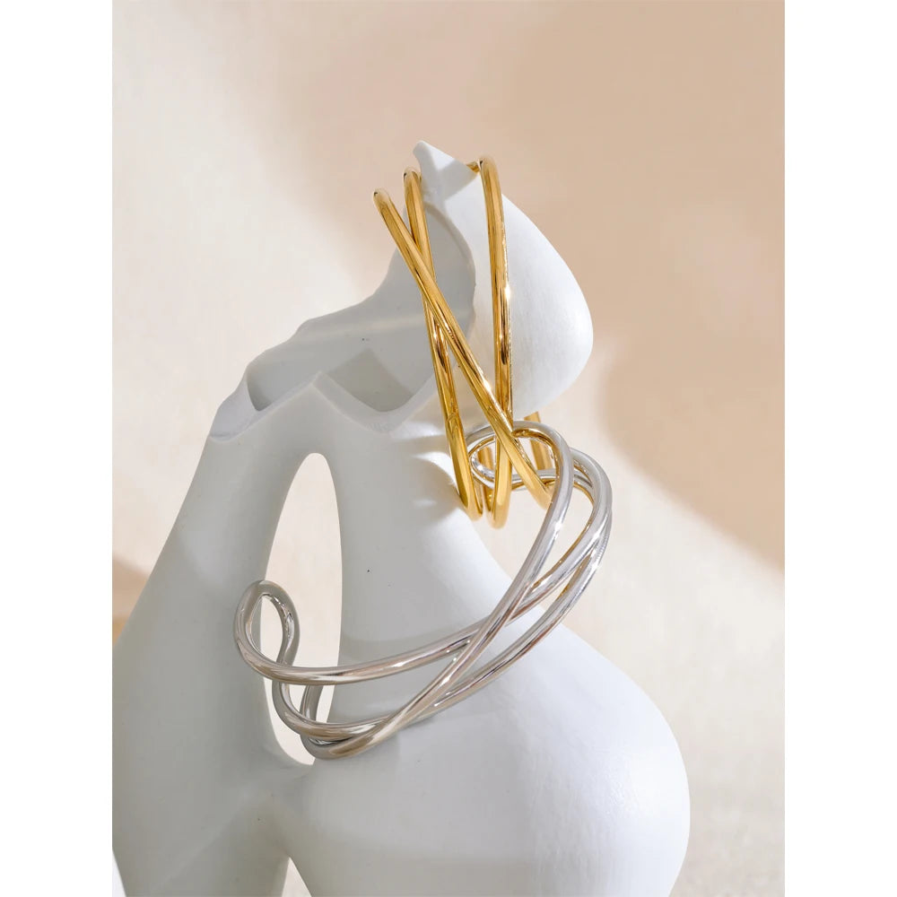 Gisoo bracelet styled as everyday jewelry
