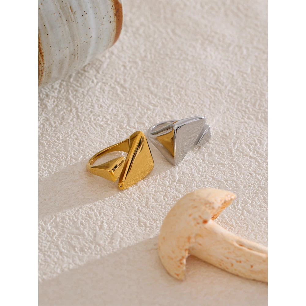 Nika ring close-up showing triangle cast detail