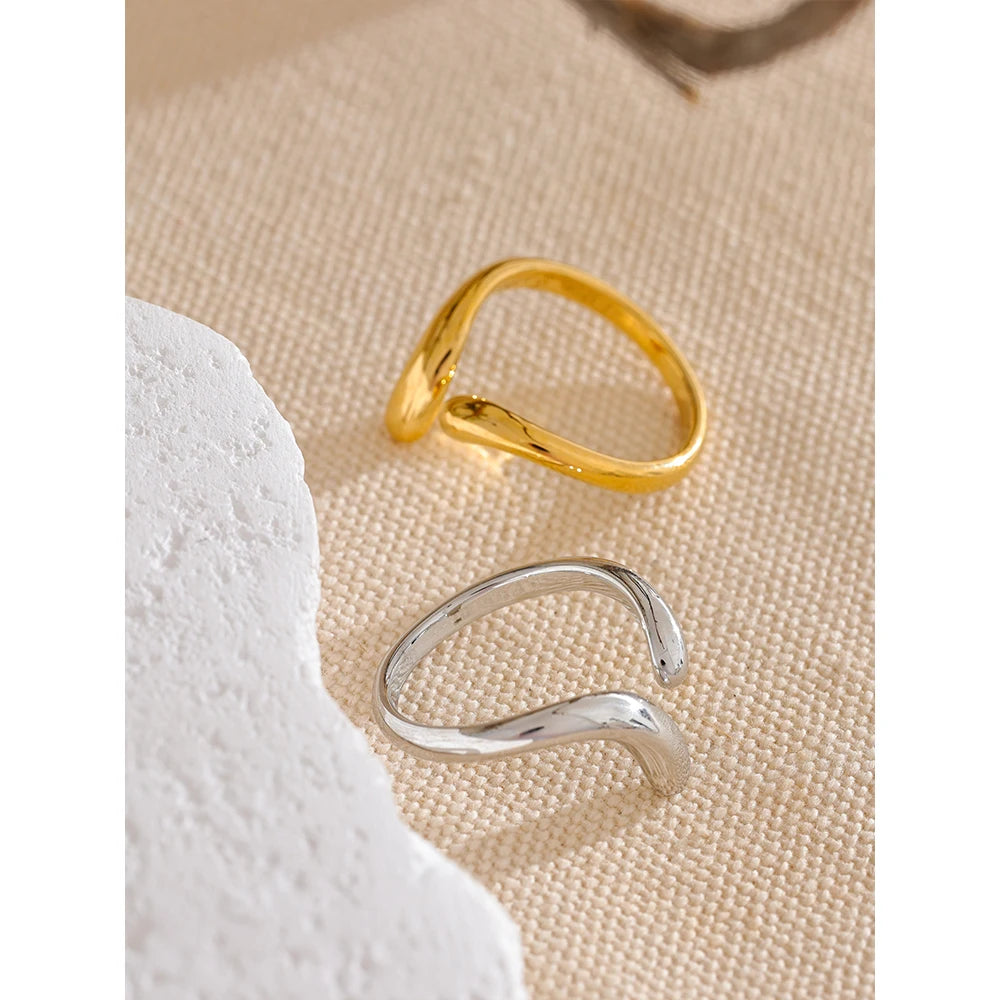 Shirin ring side view showing feminine silhouette