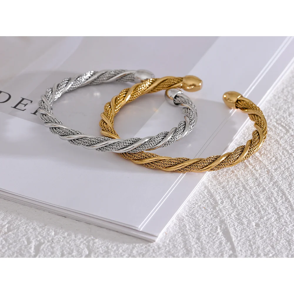 Kiana bracelet side view showing dimensional open design