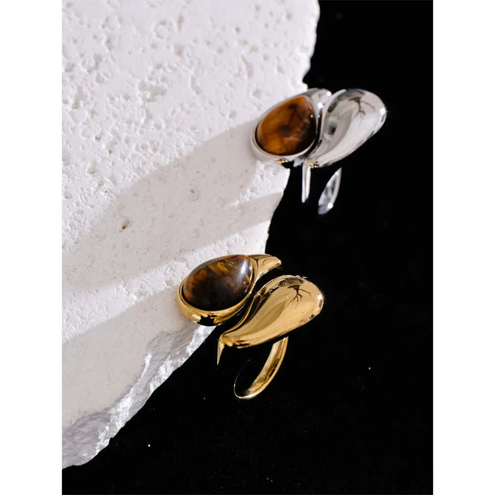 Sahar ring side view showing sleek adjustable band