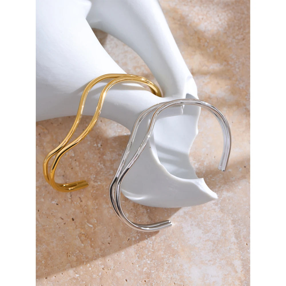 Viana bracelet side view showing lightweight open design