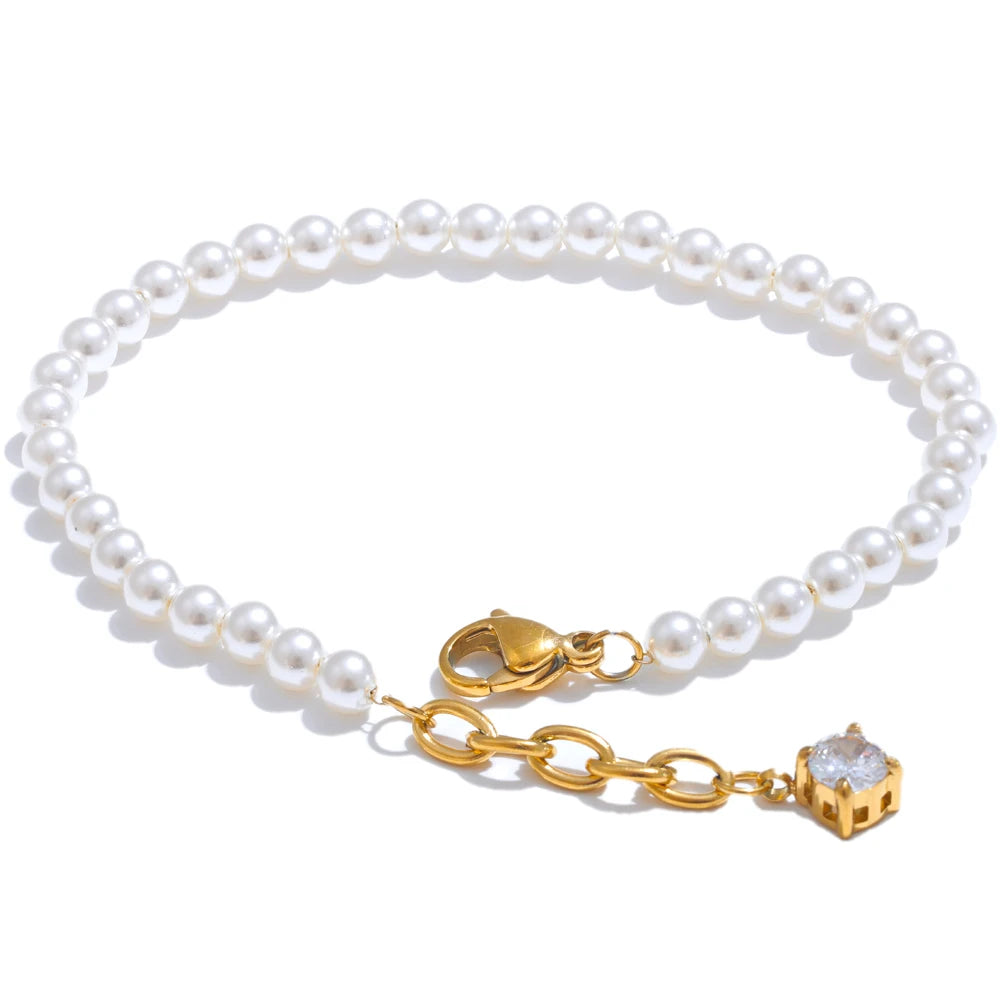 Gold stainless steel chain bracelet with simulated pearls and zircon details