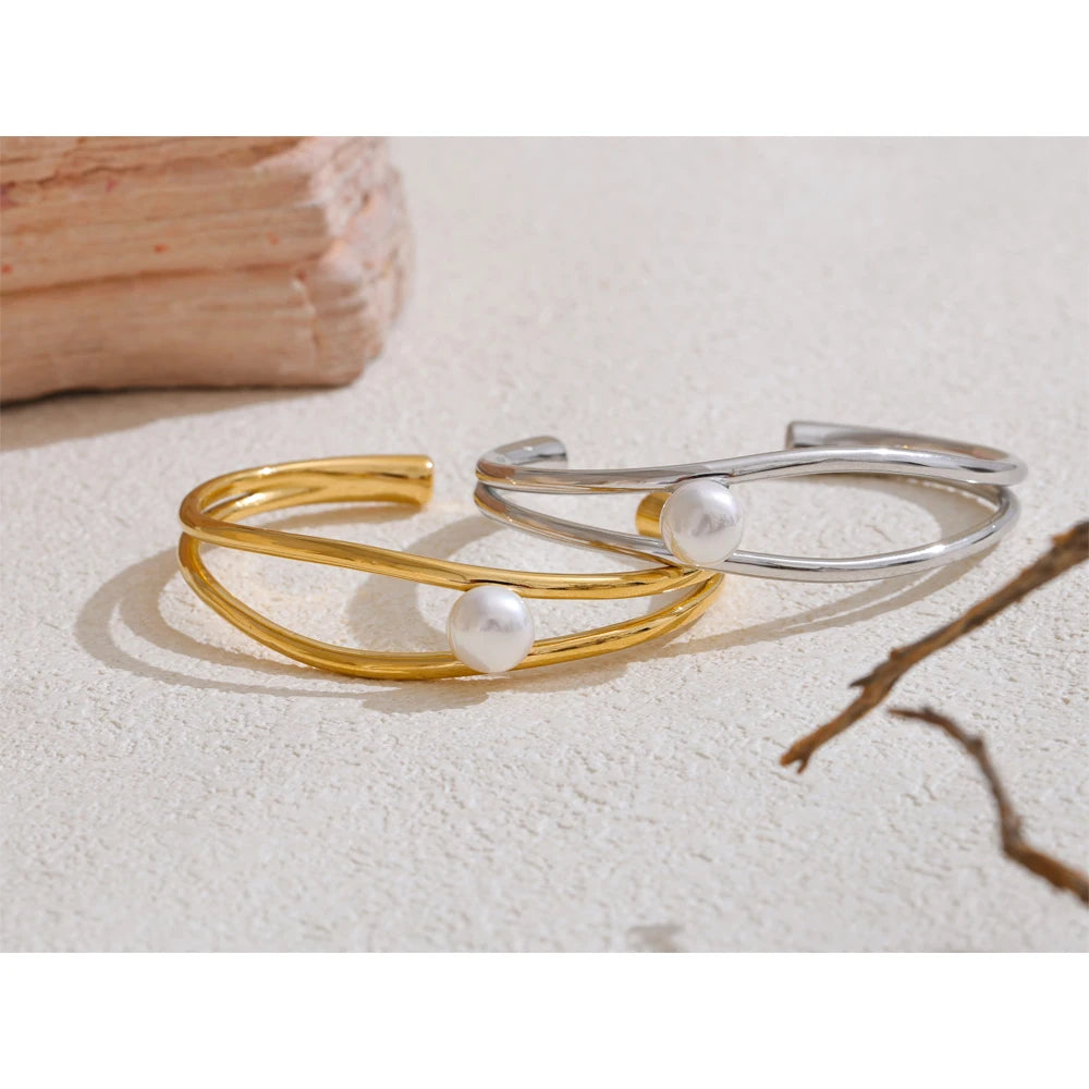 Ilda bracelet detail view showing polished finish