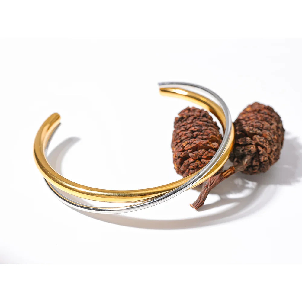 Farah bracelet styled as modern everyday jewelry
