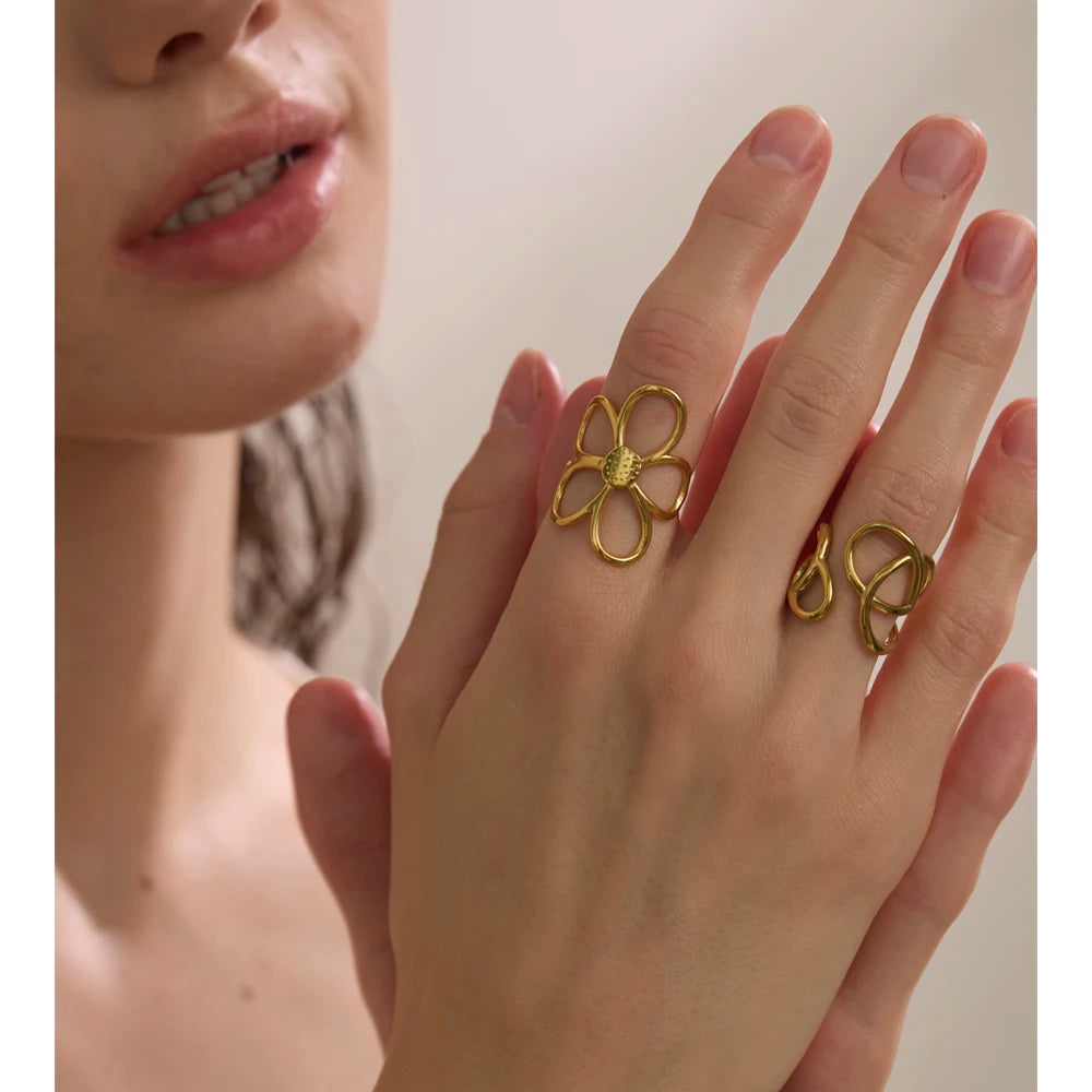 Parisa ring side view showing dimensional silhouette