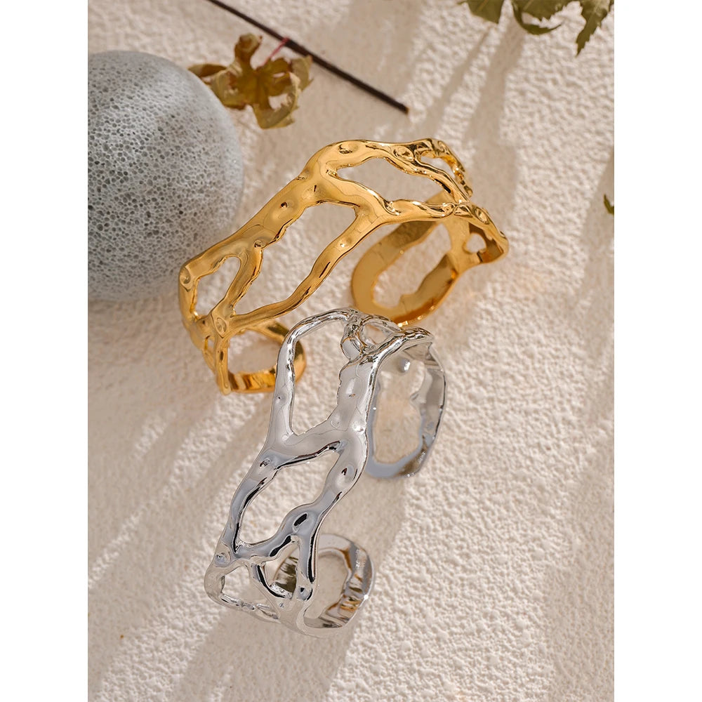 Avin bracelet displayed on a neutral background