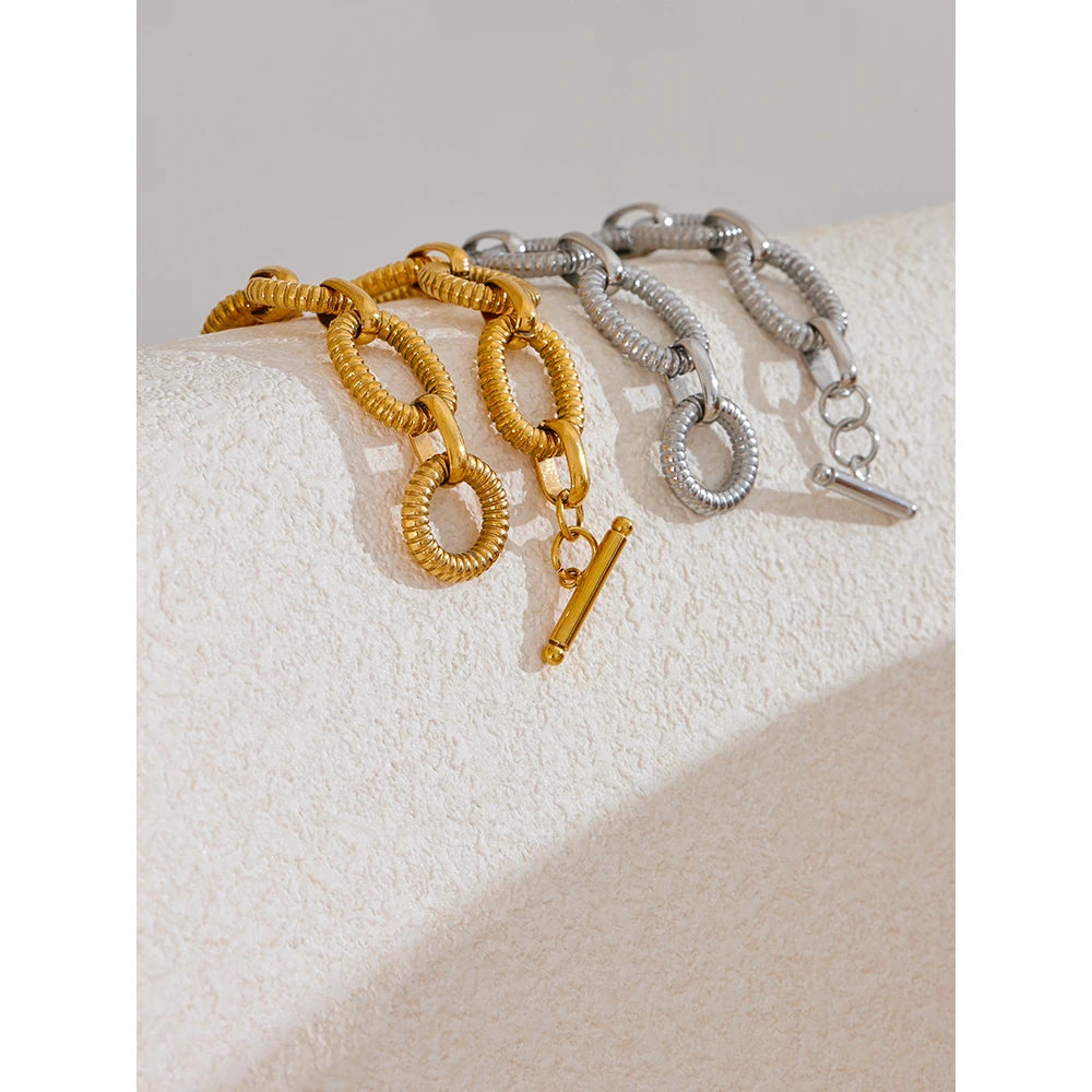 Silver stainless steel oval-chain bracelet with toggle clasp